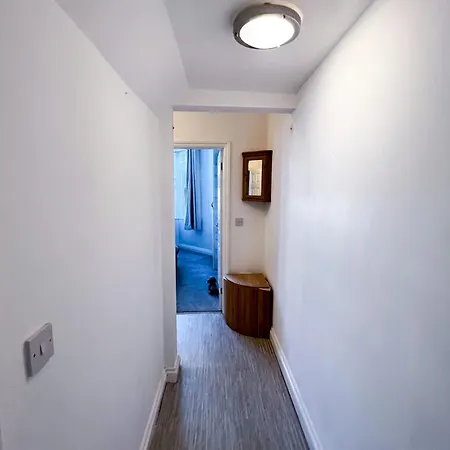 Apartment The Den: Serviced 2-bedroom With Free Wi-fi Bristol