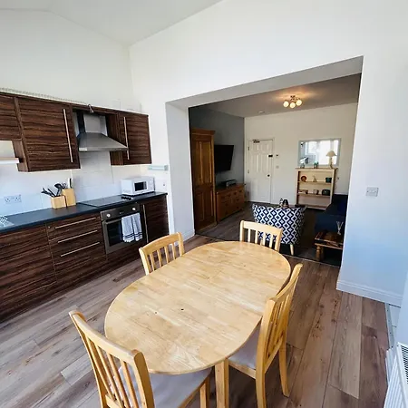 Apartment The Den: Serviced 2-bedroom With Free Wi-fi Bristol