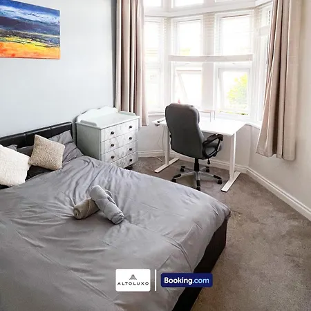 Apartman The Den 2 Bedroom Serviced By Altoluxoexperience Short Lets & Serviced With Free Wifi *