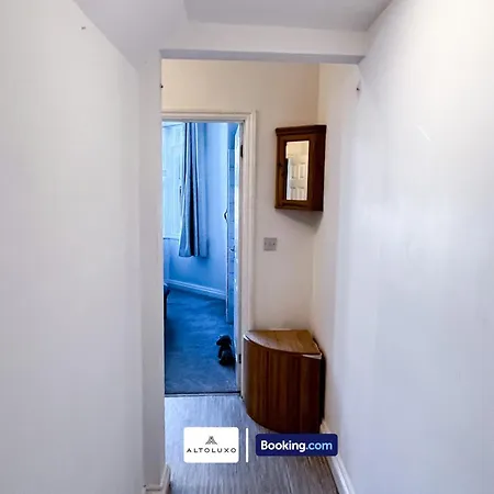 Apartment The Den: Serviced 2-bedroom With Free Wi-fi Bristol