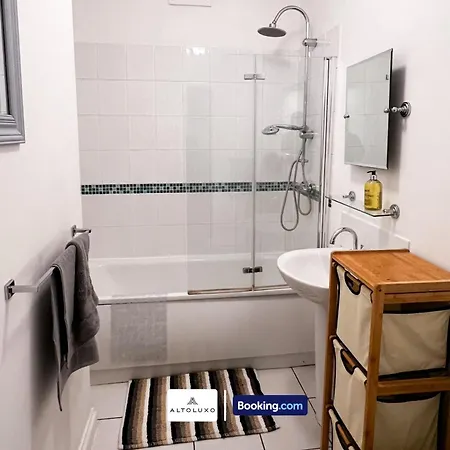 The Den 2 Bedroom Serviced By Altoluxoexperience Short Lets & Serviced With Free Wifi Lägenhet Bristol